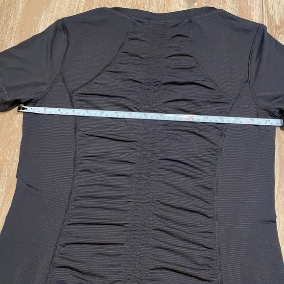Lululemon Runner Up Short Sleeve Tee Size 8 - Picture 7 of 7